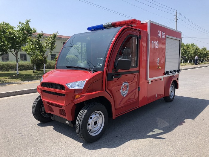 兩座封閉水罐消防車(一噸)